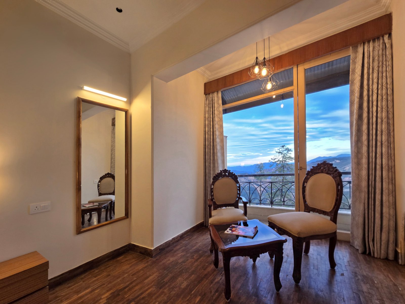 Cozy Family Suite Nook